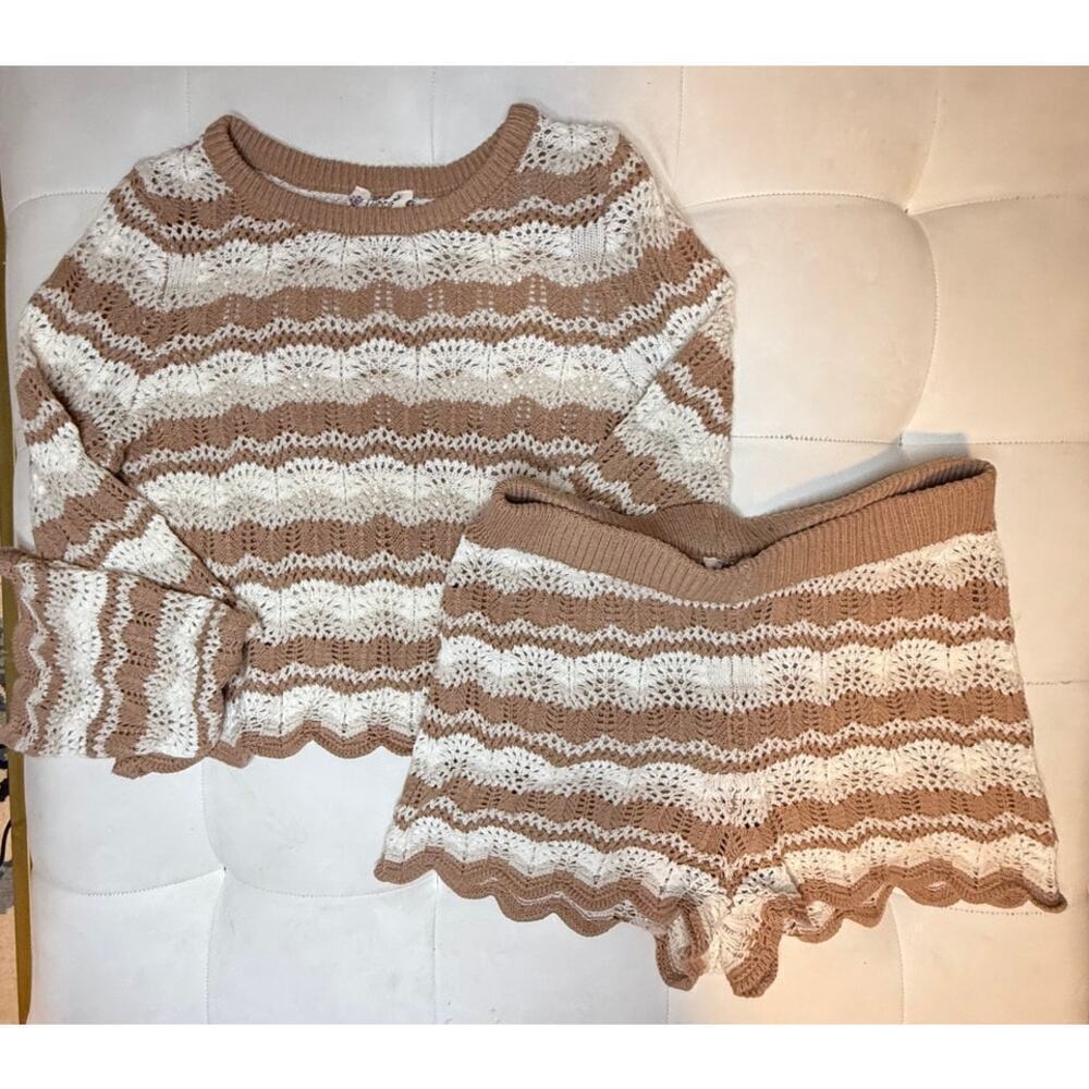 Hippie Rose Junior/Women's two piece tan and white knit lounge set size M